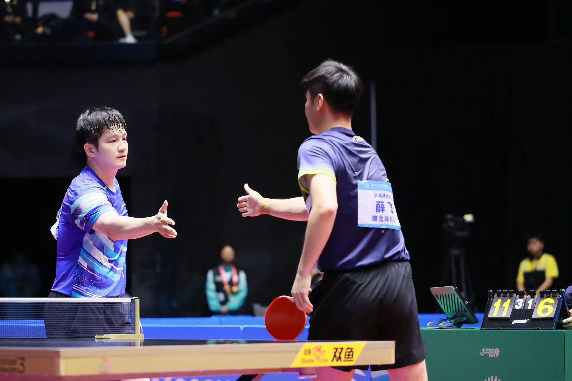 瑞典队鏖战英格兰队，樊振东点燃赛场