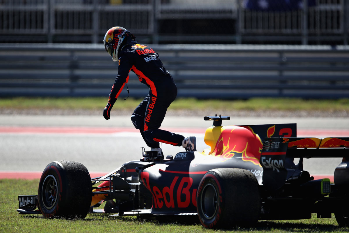 威廉姆斯险胜雷诺车队，汉密尔顿统治全场