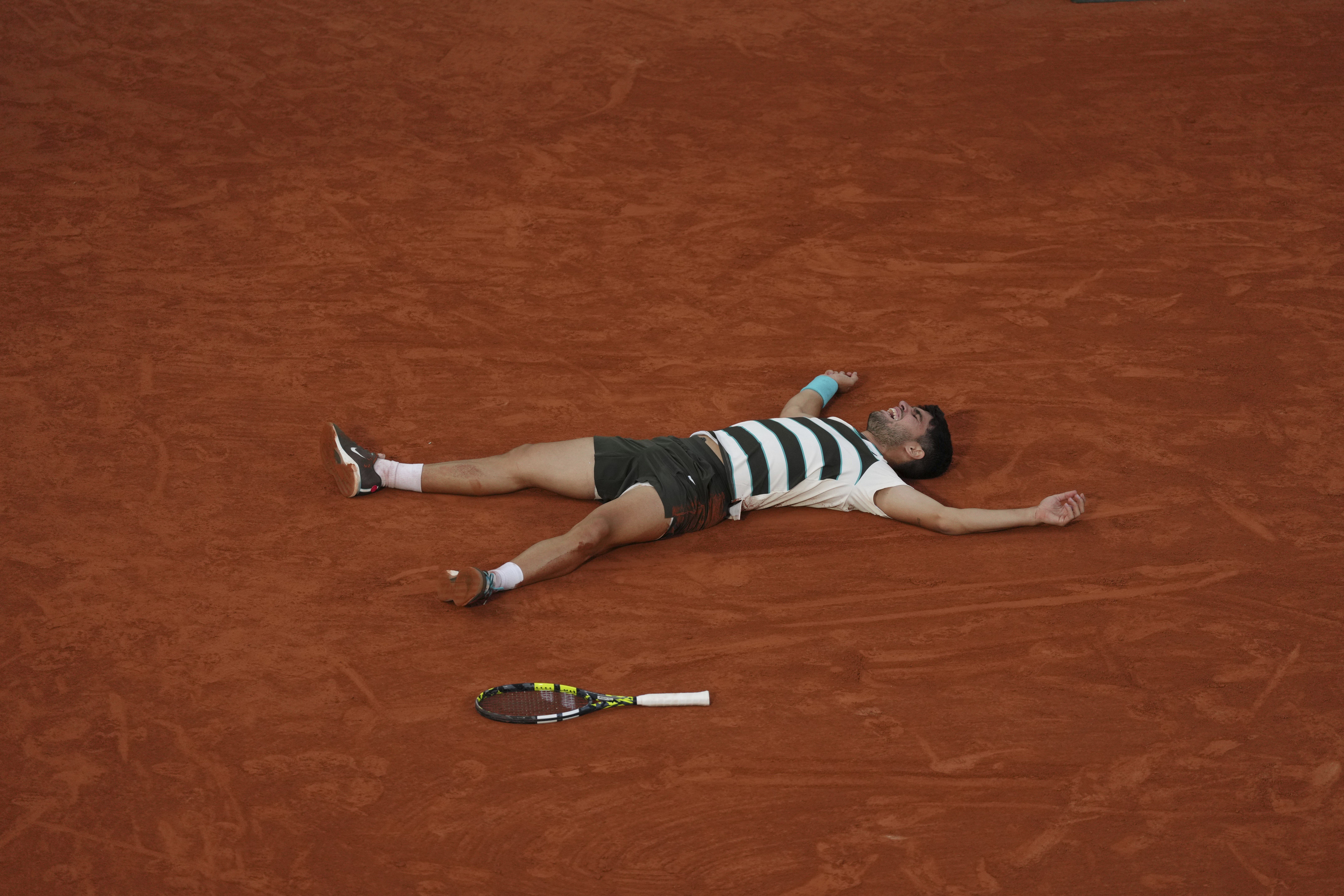 年终总决赛力克法网，阿尔卡拉斯统治全场