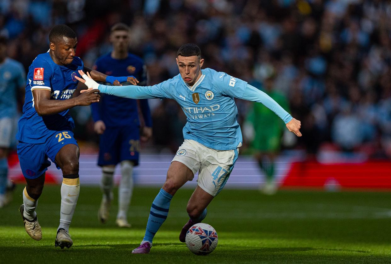 巴萨鏖战曼城，格列兹曼关键制胜