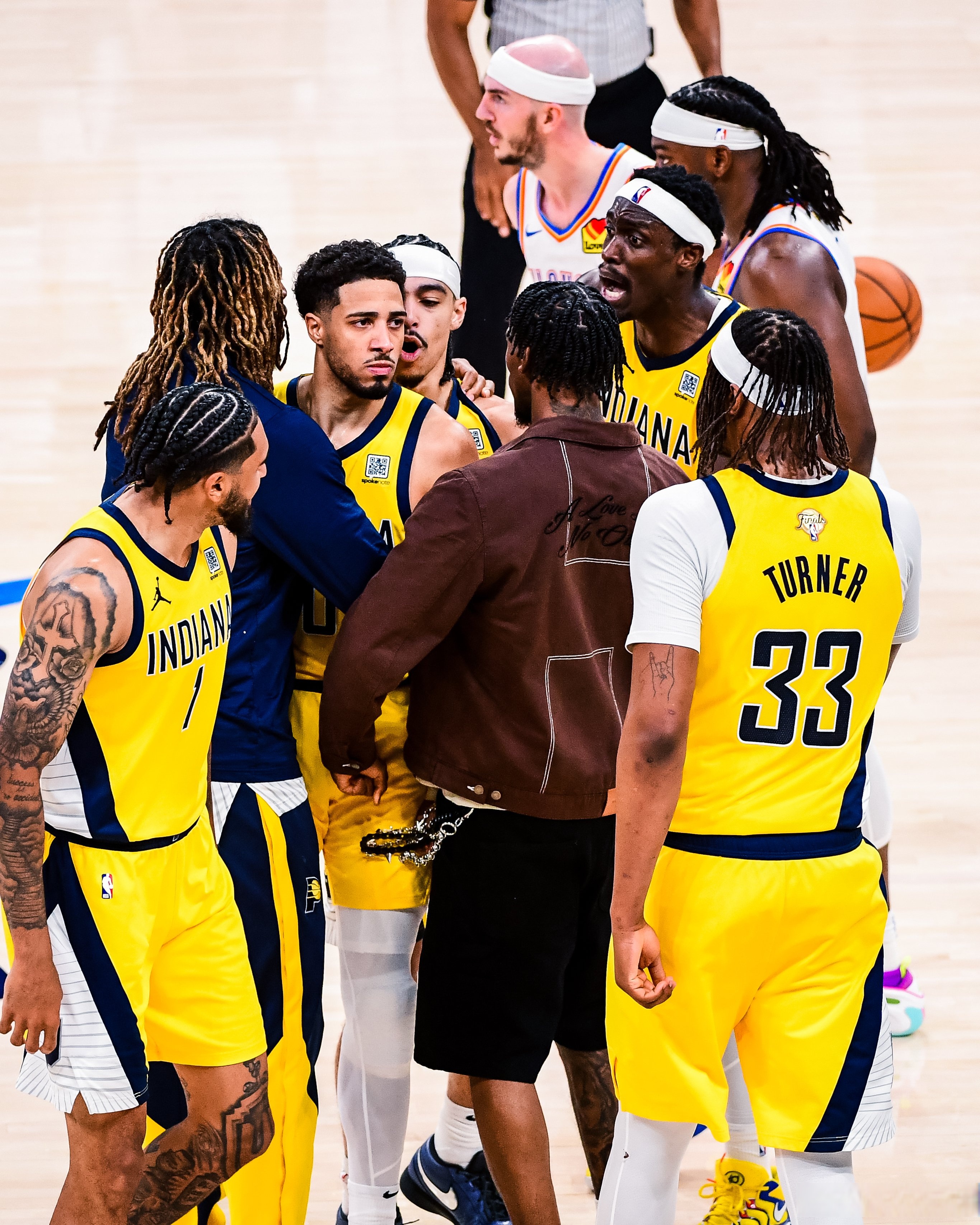 步行者横扫灰熊，艾顿高光表现