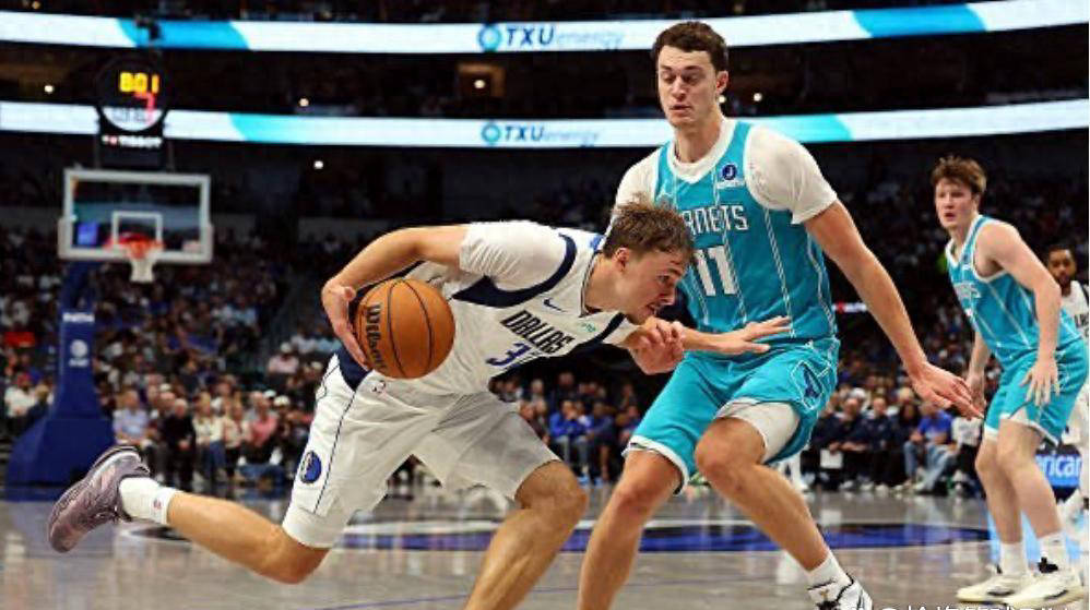 英格兰篮球新秀崭露头角,备受关注 英格兰篮球新秀崭露头角,备受关注