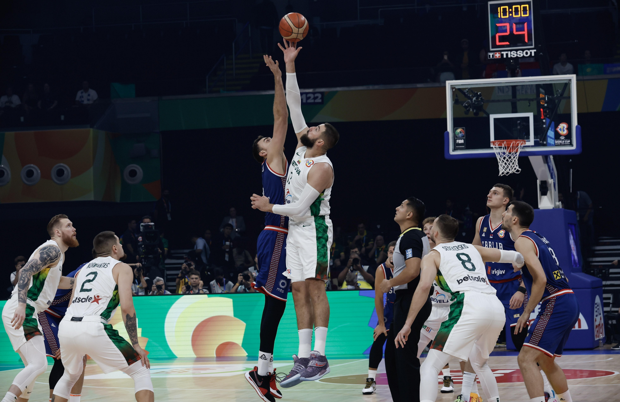 塞尔维亚男篮完胜立陶宛男篮,哈里斯一己之力扛起全队 塞尔维亚男篮完胜立陶宛男篮,哈里斯一己之力扛起全队