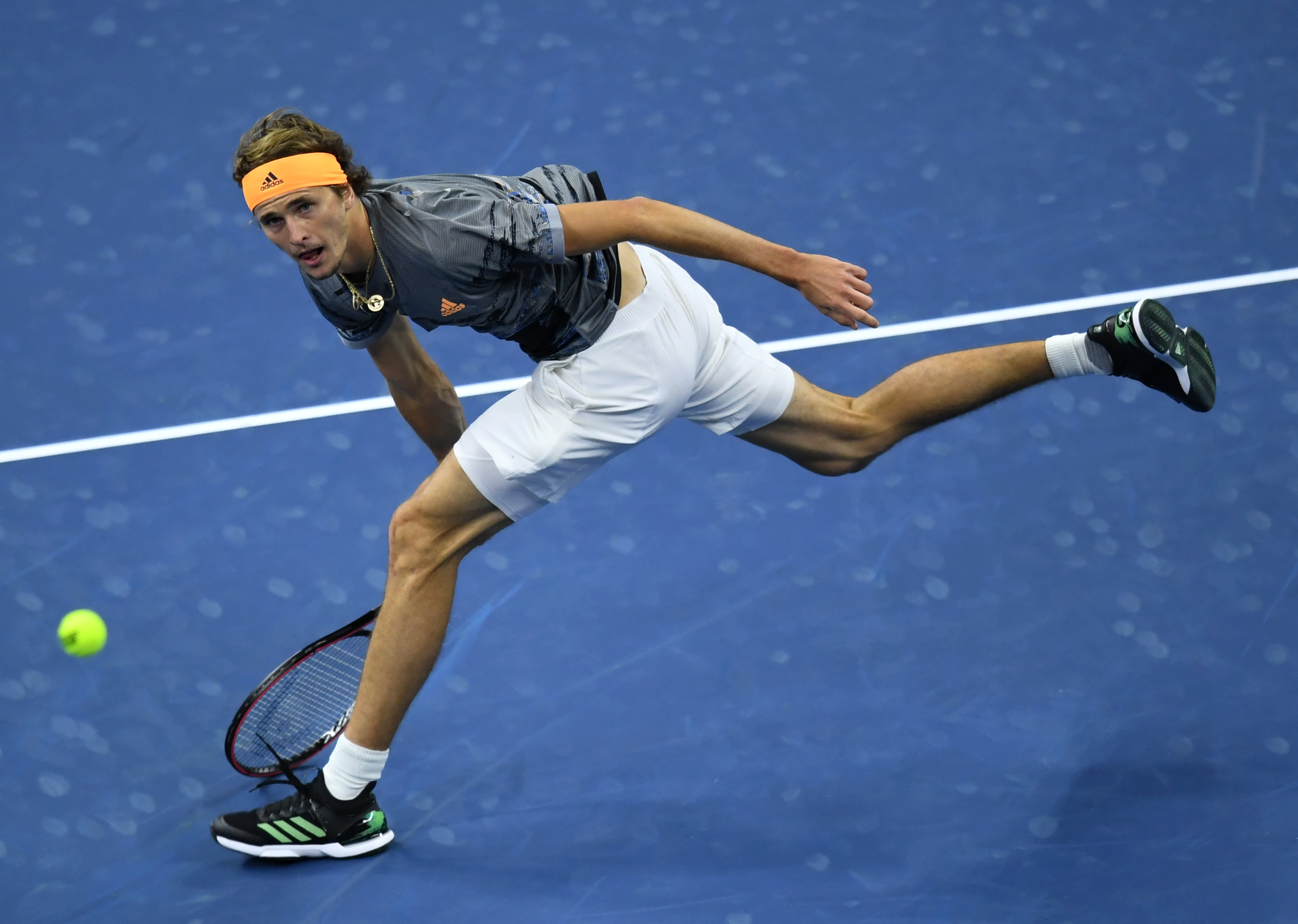 意大利网球队力克日本网球队,西西帕斯统治全场 意大利网球队力克日本网球队,西西帕斯统治全场