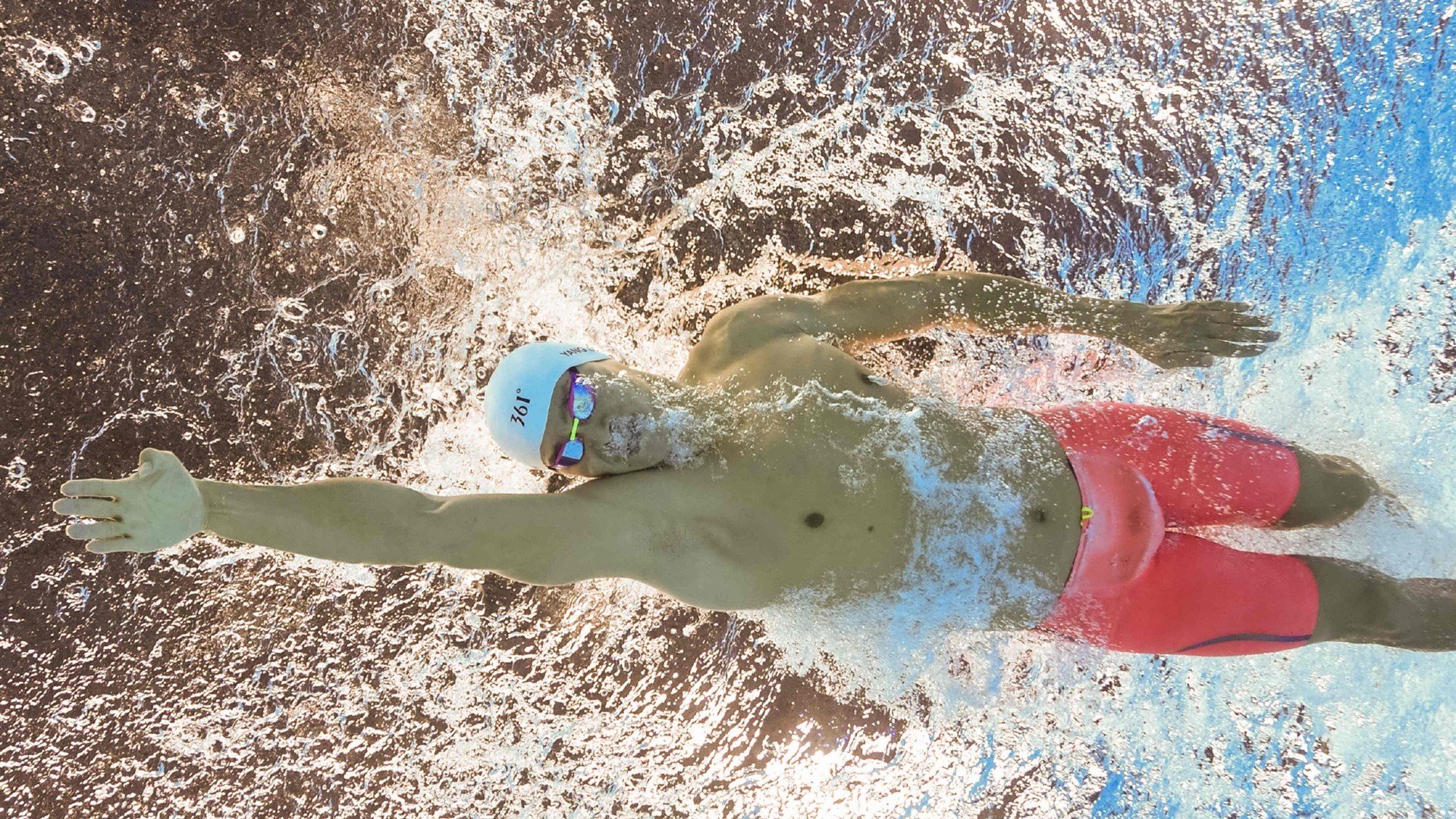 胡金秋统治攻防两端，深圳队主场碾压新疆队展现冠军相