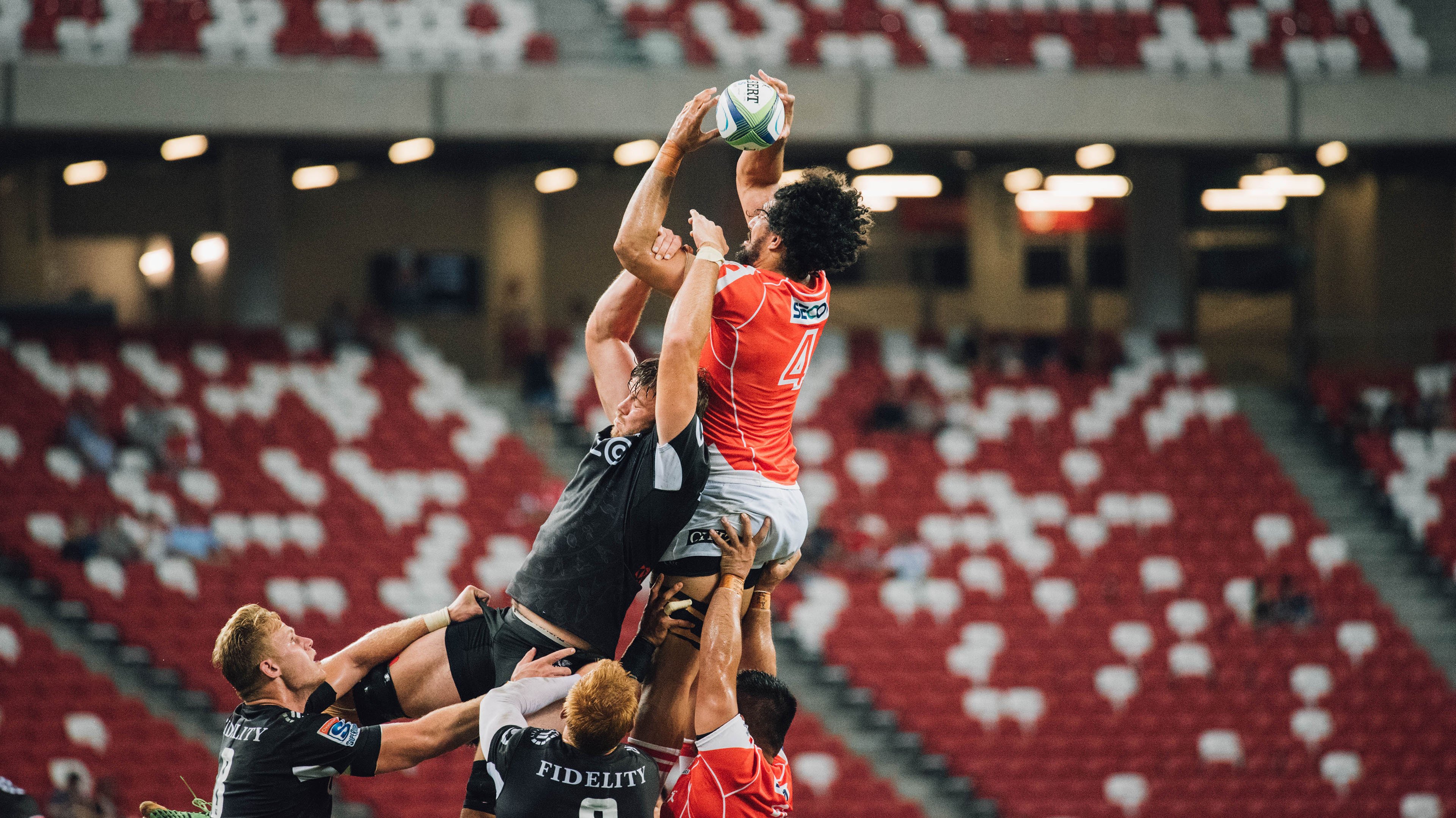 逆转之夜，保罗惊艳四座，湖人险胜青岛队背后的唯一性