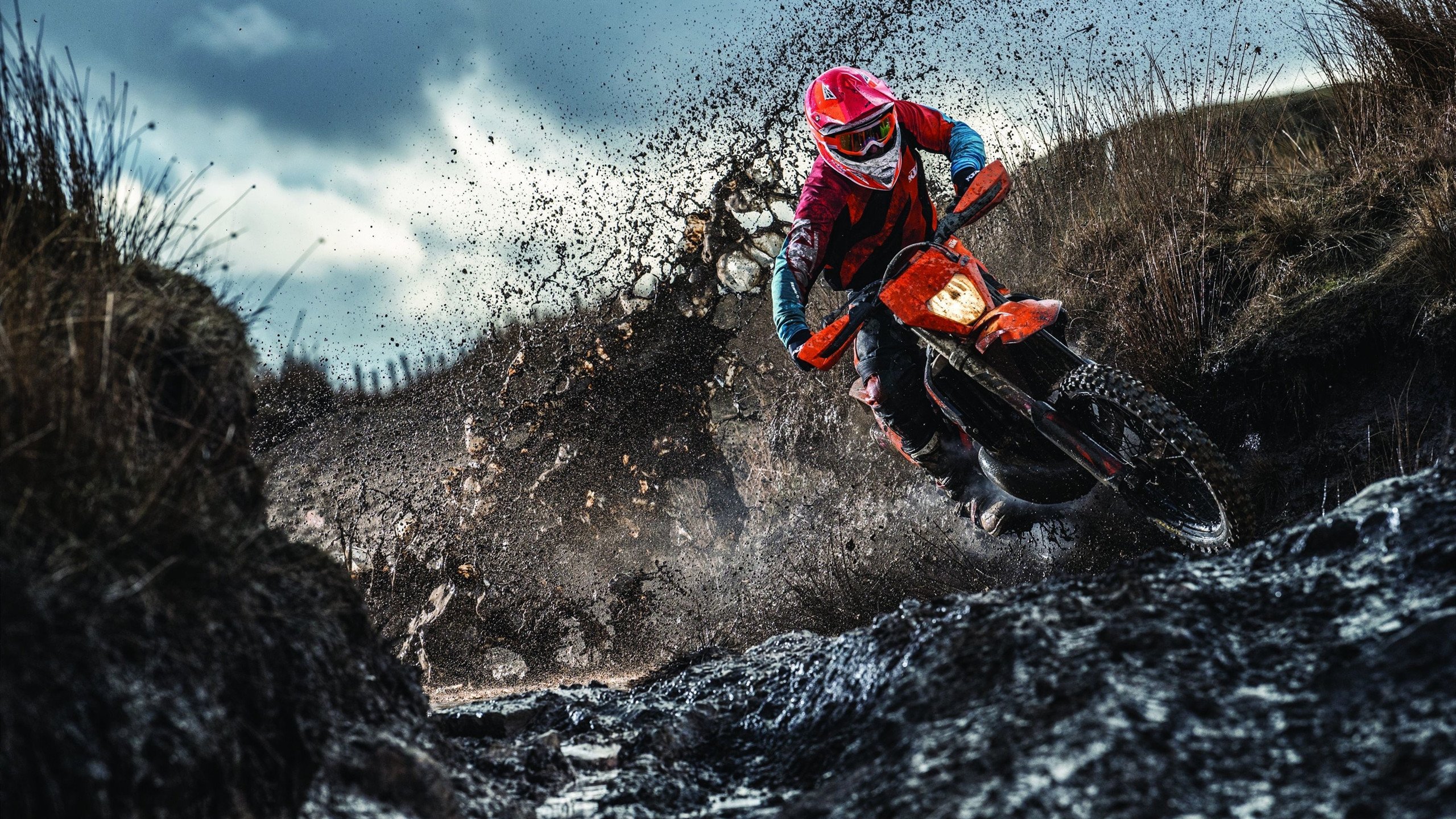 熊猫体育下载-乔治高光表现难救主，火箭末节一波流带走雷霆