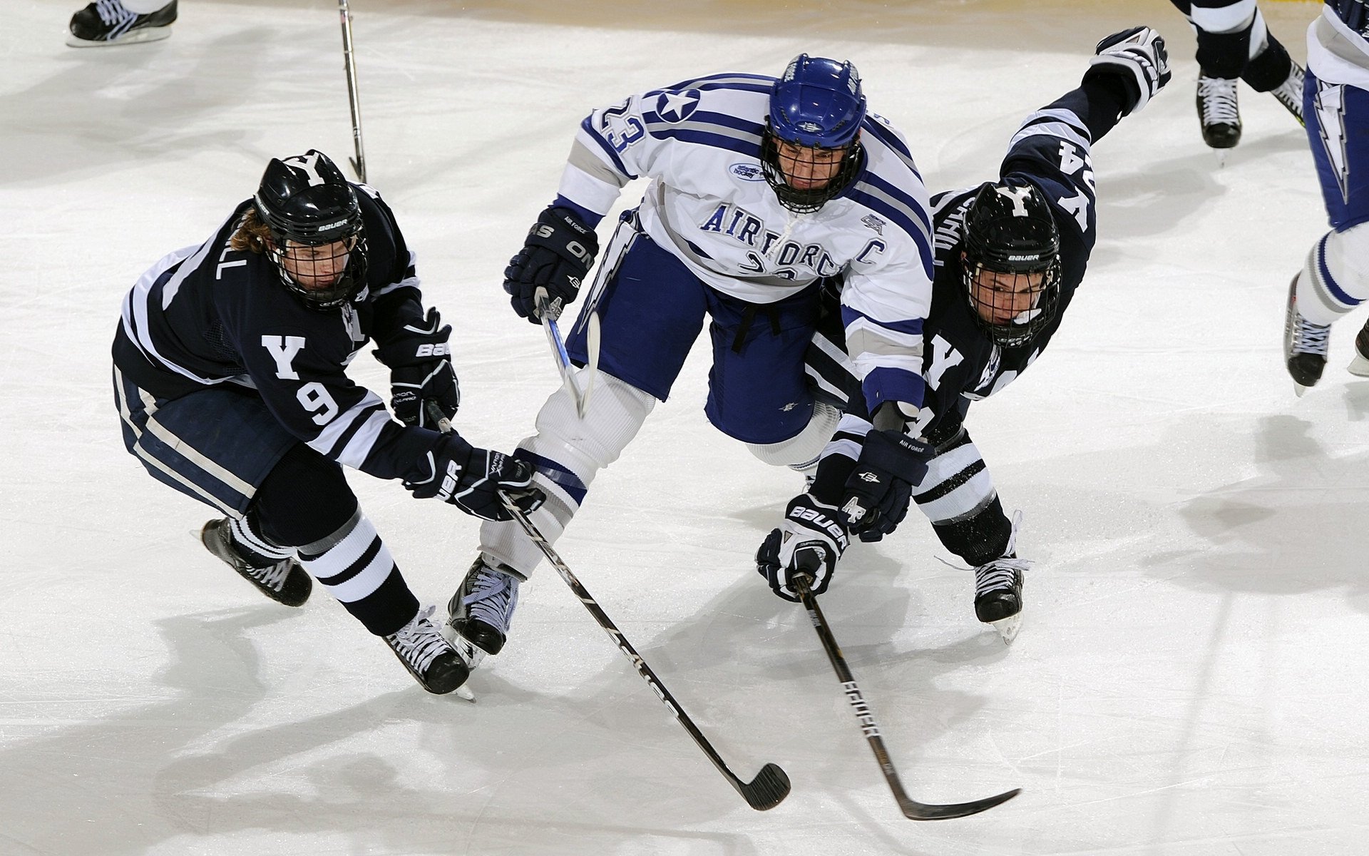 德甲争冠战之夜，蒂亚戈一锤定音，让比赛提前失去悬念