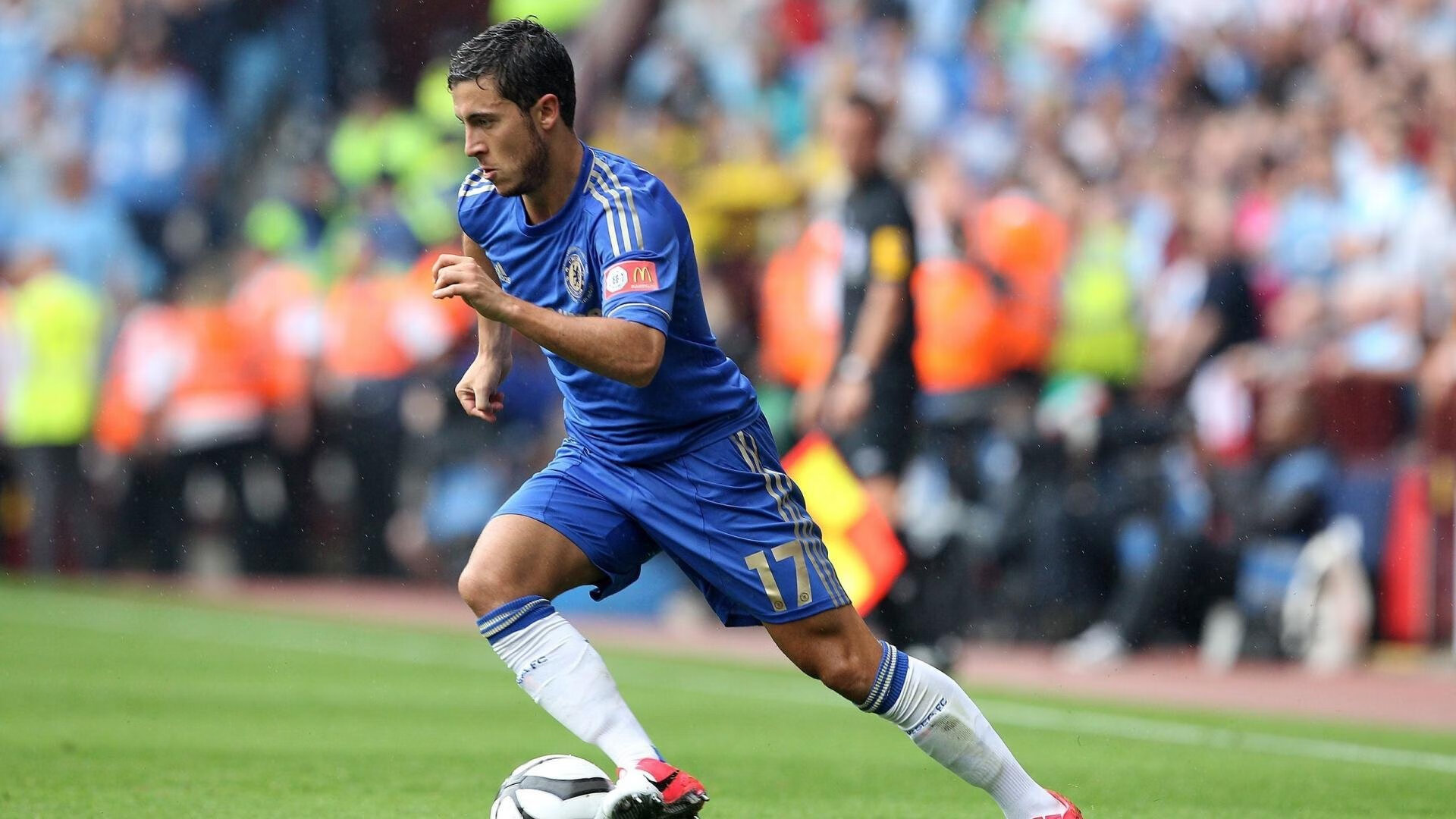 绿茵场上独一档，拜仁的沉稳如铁，萨拉赫的锋芒如刃